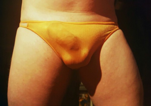 shesuspects:  men-wearing-panties:  maninpanties, pantyman, panty, crossdress     â€œJust the Tip Tuesdayâ€ transition toÂ â€œBump Dayâ€  Yippee!  A transition post for me in my orange panties!  :o)