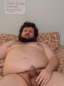 thickthighsbringsighs:  I like dedicating nudes to sexy big guys’