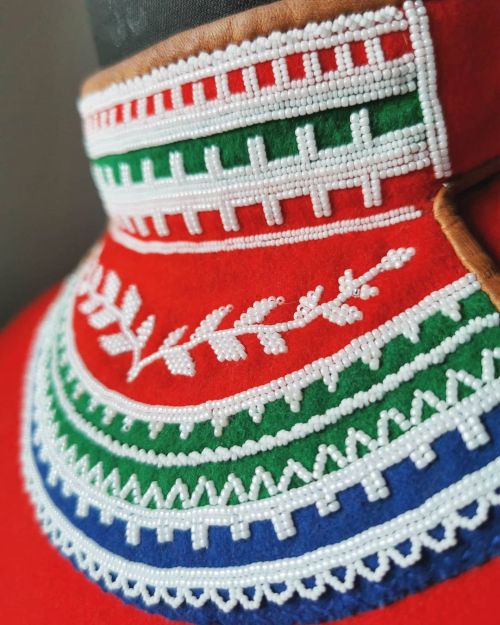 talvatis: Gierkie-boengeskuvmie  –  A traditional Sámi garment