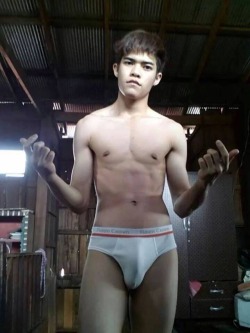 adamasfrombkk:  teeyakdon:  Asian Hunk with Big Cock ..  I think