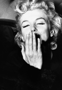 missmonroes:  Marilyn Monroe blows a kiss after she arrived at