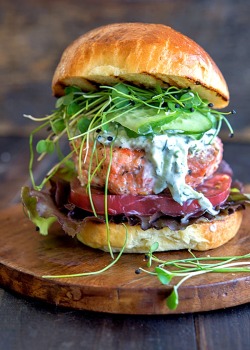 beautifulpicturesofhealthyfood:Sumac and Thyme Salmon Burgers