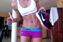 get-fit-4-life:  fit-heaven:  good morning :)  Fit! 