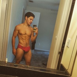 shreddernaut:  When your new apartment has good lighting 😏😏😏