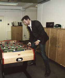 lesellieknope:  ladies and gentlemen, richard armitage playing