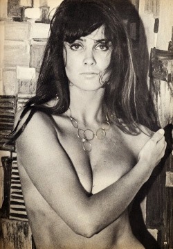  Caroline Munro 