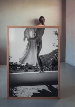 msjanssen: vikikollerova:   framed self-portrait within a self-portrait