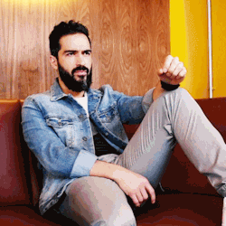 somanygorgeousmen:Alfonso Herrera behind the scenes of a shoot