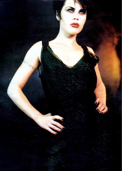 mabellonghetti:  Fairuza Balk photographed by Sam Jones, 1995