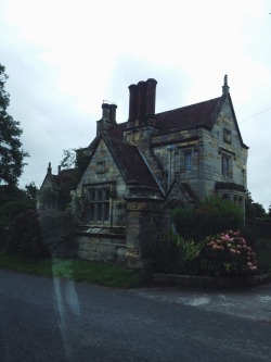 y0ur4veragekid:  Drove past the most gorgeous little house the