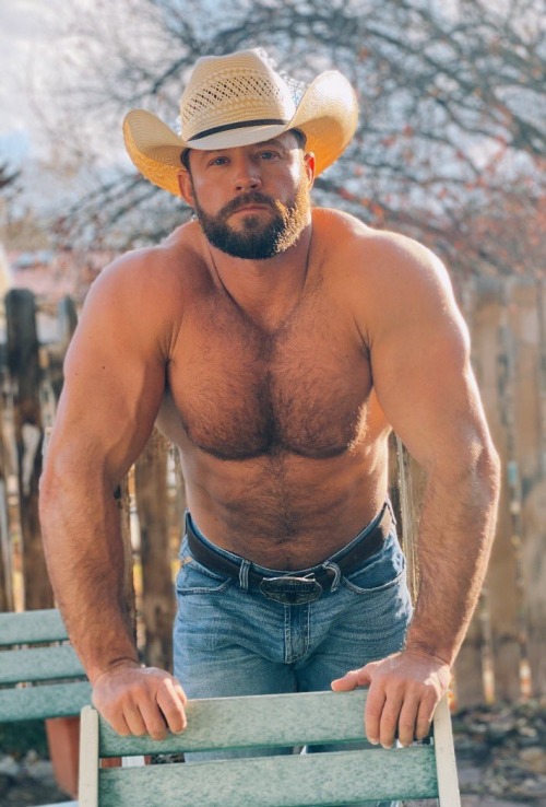 hairy-muscular-hot-men:  Trace Wells