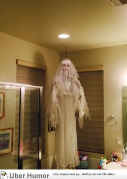 omg-pictures:  My wife got a new Halloween decoration. I nearly