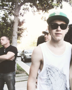 ashleysbanks:   4/∞ favorite pictures of Niall  