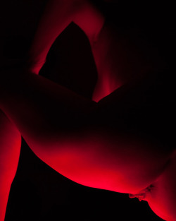 fotokrelles-photoart:  … and she’s all in red; model: anonymous