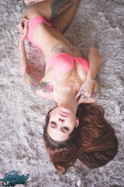 sexytattoedgirls1.tumblr.com/post/126000099941/