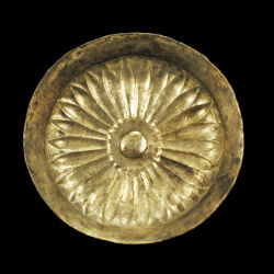 archaicwonder:  Eastern Greek Silver Phiale, 5th-4th Century