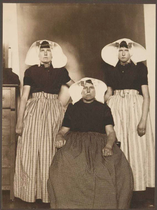 Mother and her two daughters from Zuid-Beveland, province of