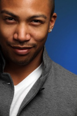 cupidon69:  thegeekwithlocks:  Charles Michael Davis  www.thegeekwithlocks.tumblr.com