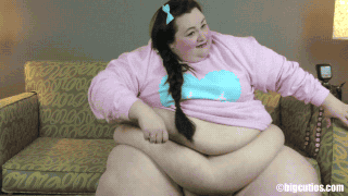 fattylovergirl:  bonertrashier:  Ash (BigCuties): This couch is so low! It’s a two-step process..  When it’s time to get ready for the buffet 