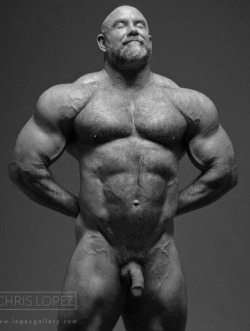 gymbear:  Bo Dixon aka Thom Austin  Dream big muscle Bear  
