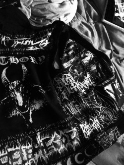 garbage-pail-ghoul:  Really loving how my all black metal vest