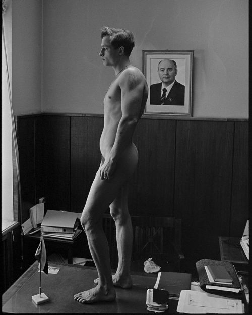 beyond-the-pale:    Andreas Fux, Im Büro (Moskau), 1992  Homocommunist