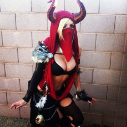 cosplaygeekness:  Source:51 Sexiest Cosplay Outfits From Comic-Con