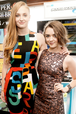 gameofthronesdaily:  Sophie Turner & Maisie Williams during