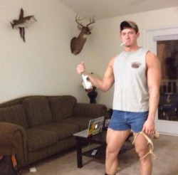 Sky’s out thighs out. Old pic but I love some jorts lol.