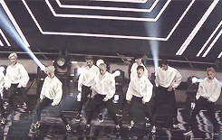 onexo:  i'm in love with the choreography --look at that syncronization
