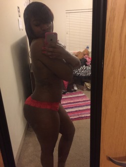 cunnuligus2:  Cute Ebony 😀 