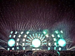 kandikid87:   EDMTeam: Above & Beyond - Ultra Music Festival