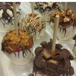food-porn-diary:Candy Apples [455 x 757]