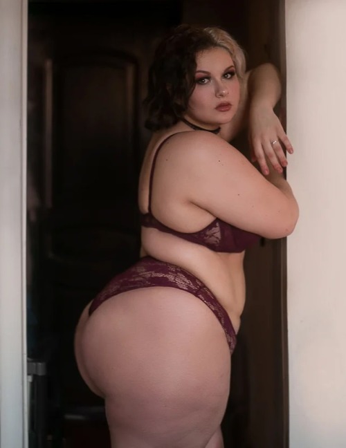 gonotme:  Bulgakova Fridahttps://www.instagram.com/bulgakova_frida/