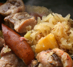 in-my-mouth:  Slow Cooker German Sausage and Sauerkraut and Beer