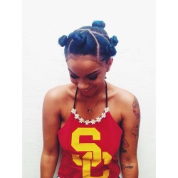 diamondnostripper:  Bantu knots on point hunty 