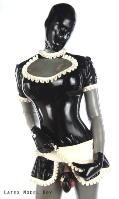 sissyclarrise:  RUBBER SISSY MAID 