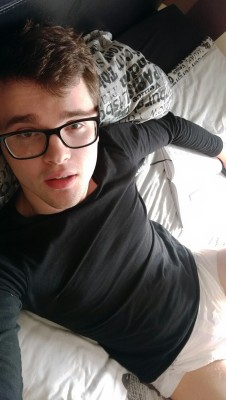 rickdlca:  soyeahyeahyeah:  Itâ€™s a lazy Sunday.  Looks like another cute and well padded Sunday.  Thanks for posting.