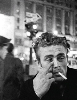lizaattwood:  James Dean photographed by Dennis Stock in New