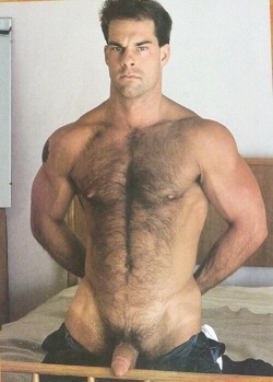 njdesign83:  Zak Spears, he’s better bald and with heavy scruff.