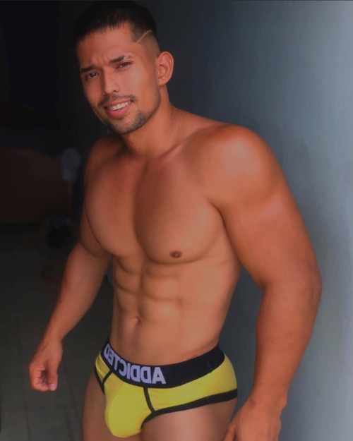 VENEZUELABULGE - Look At Me - Mirame