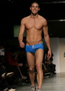 spndxjck:   MODEL CHAD WHITE SHOWS HIS, UM, STUFF DURING MILAN