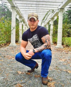 dirtybeardadmike:  Country boys turn me the fuck on