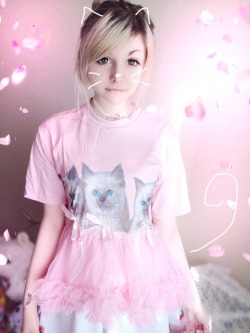 eikkibunny:    Mini shirt review! Read here!   