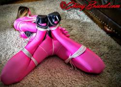 shinybound:  @kendra_lynnxx #hogtied #blondebabe in #zentai 