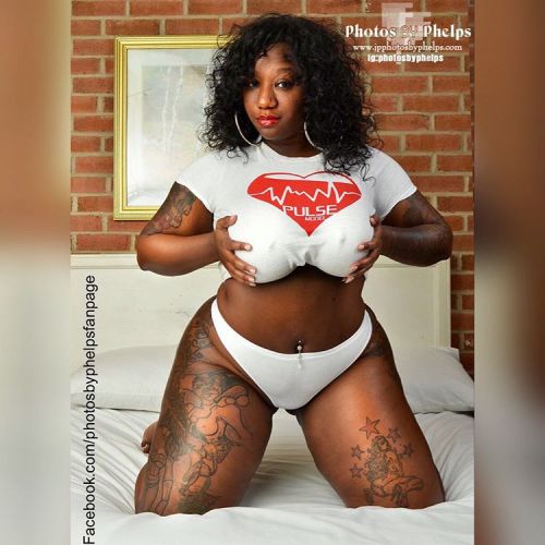 It’s just Juju @theoriginal_judy , we had a blast and she was shocked at how quickly I now set up my gear lol #ink #tattoo #thick #dmv #urbanink #magazine #cheek #raw #uninhibited #baltimore #photosbyphelps #network #brick  Photos By Phelps IG: