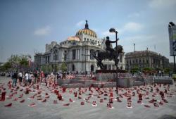 vaqh:  Zapatos rojos en el palacio de Bellas Artes sirvieron