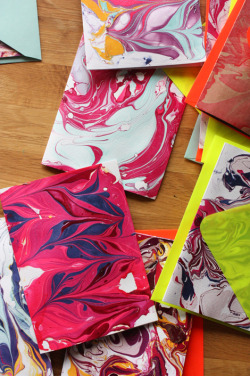 poppyandpeony-diy:  It’s time for some adventures in marbling! I