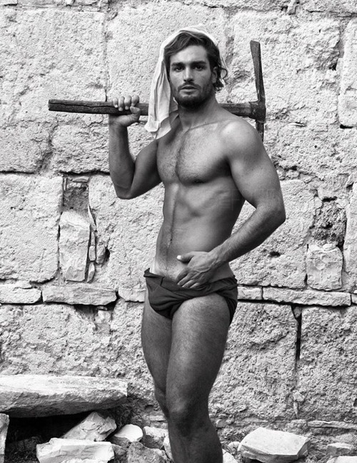 imrockhard4u:  Italian hunk ðŸ˜http://imrockhard4u.tumblr.com