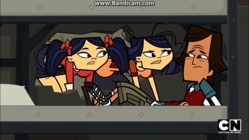 codykins-blogs-stuff:  I noticed something interesting in this scene. Can you guess what it is?  XD   When did Noah get all the action!?